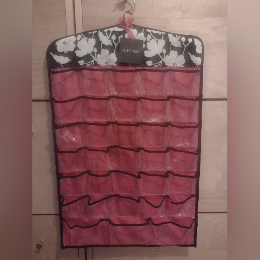 Ellen Tracy pink double-sided hanging jewelry organizer, black&white trim, NWT